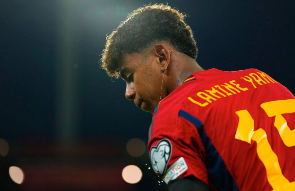 米兰客场挑战都灵队，意甲第14轮凌晨开战（意甲第14轮凌晨打响：米兰客场对阵都灵）