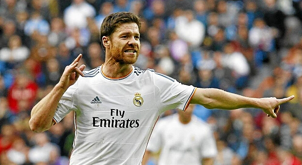 镜报：麦克托米奈上赛季意甲收官战亲签球衣成交价超2.4万欧（镜报称：麦克托米奈上赛季意甲末轮亲签球衣拍卖价超2.4万欧）