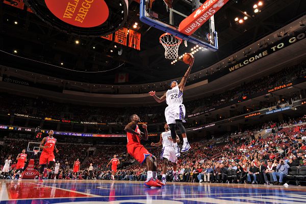 他回家了，回到了深爱的巴塞罗那（他归来，重返挚爱的巴塞罗那）