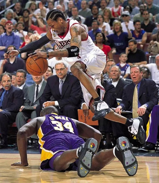 尼日利亚4-1大胜加蓬进入决赛，奥斯梅恩双响，埃朱克破门（尼日利亚4-1击败加蓬挺进决赛，奥斯梅恩梅开二度，埃朱克建功）