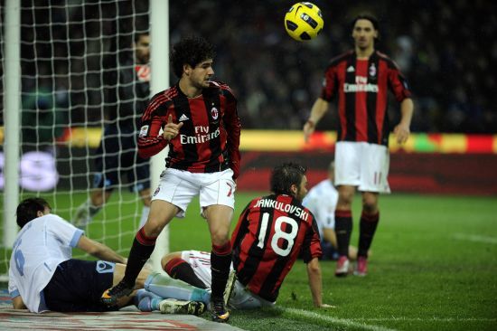 意媒：多队盯国米17岁中卫布雷达，国米看好球员天赋无意放人（意媒：多队关注国米17岁中卫布雷达，蓝黑军团看重天赋无意放行）