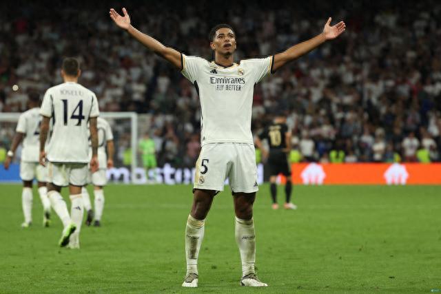 懂球帝12周年120大瞬间1／8决赛：重磅来袭，谁将通往八强？（懂球帝12周年120大瞬间1／8决赛打响：重磅对决，谁能挺进八强？）