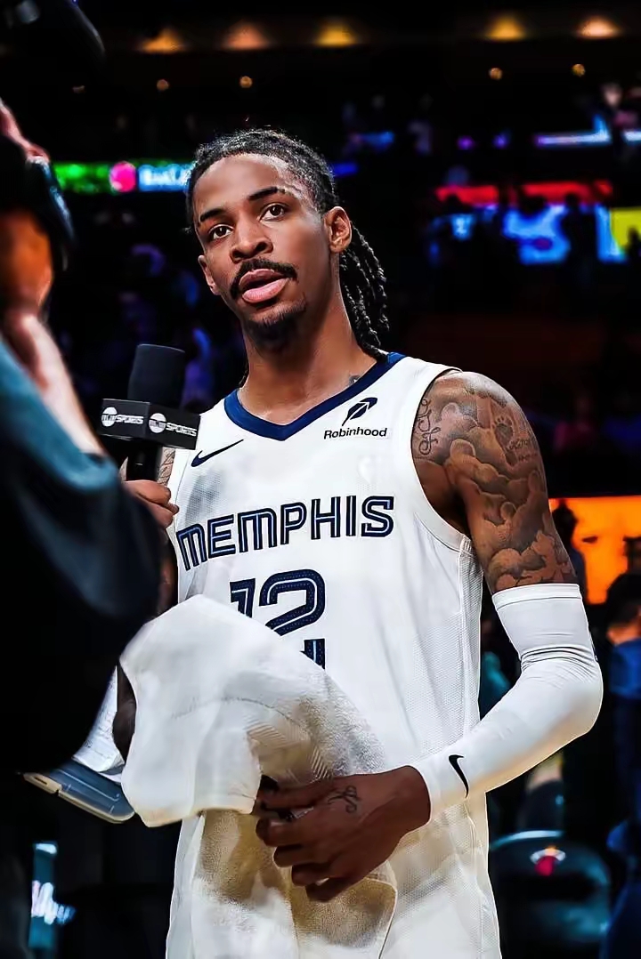 活塞成本赛季雷霆之后，第二支拿到20胜的球队（继雷霆之后，活塞成为本赛季第二支拿到20胜的球队）