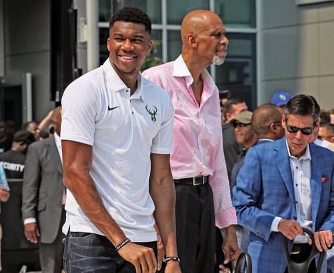 官方：赫塔费门将索里亚战马竞的两连扑当选西甲11月最佳扑救（西甲官宣：赫塔费门将索里亚对阵马竞两连扑，获评11月最佳扑救）