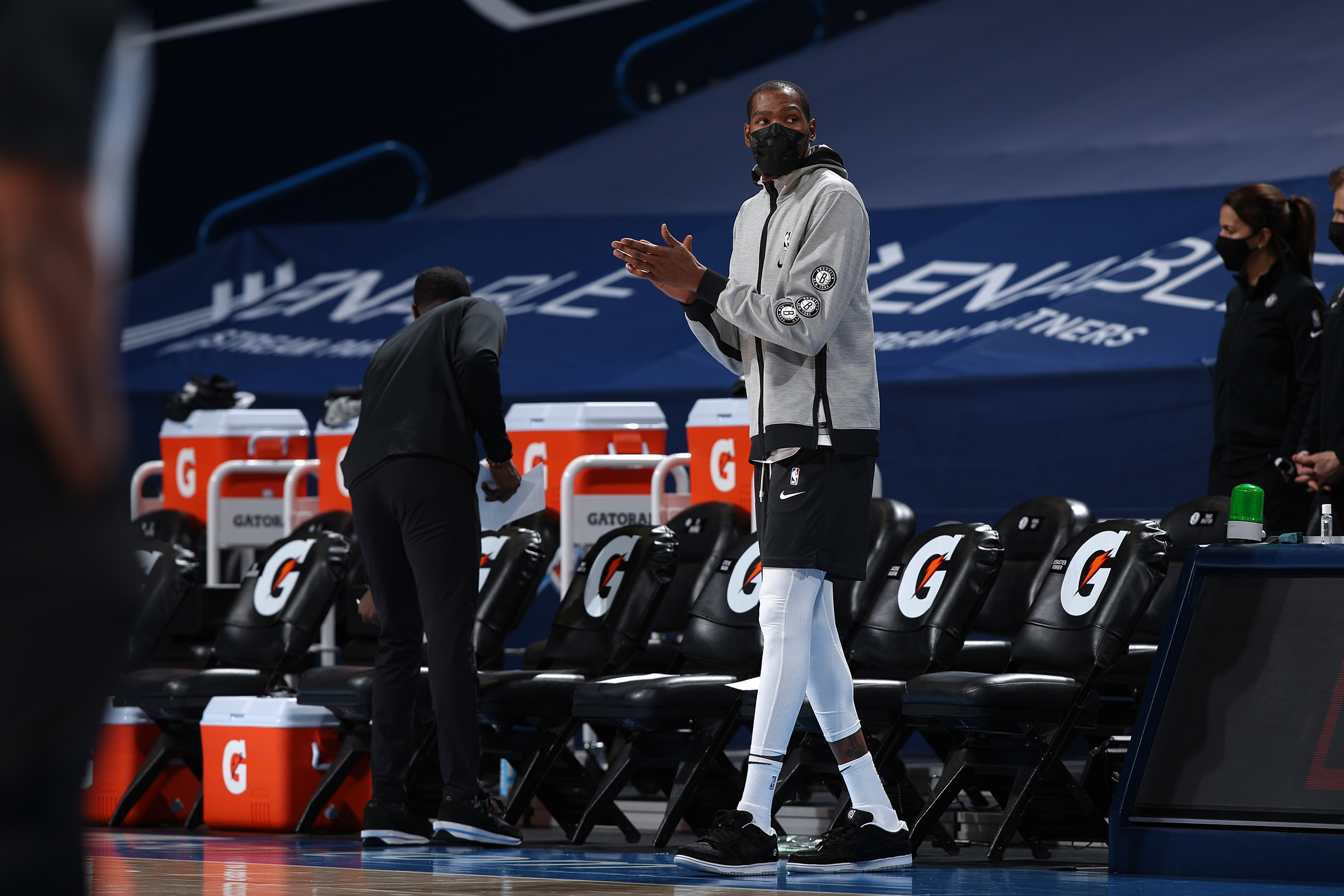 奥林匹亚科斯主帅：阿隆索需要时间；皇马有实力拿欧冠（奥林匹亚科斯主帅：阿隆索仍需时间，皇马具备夺欧冠实力）